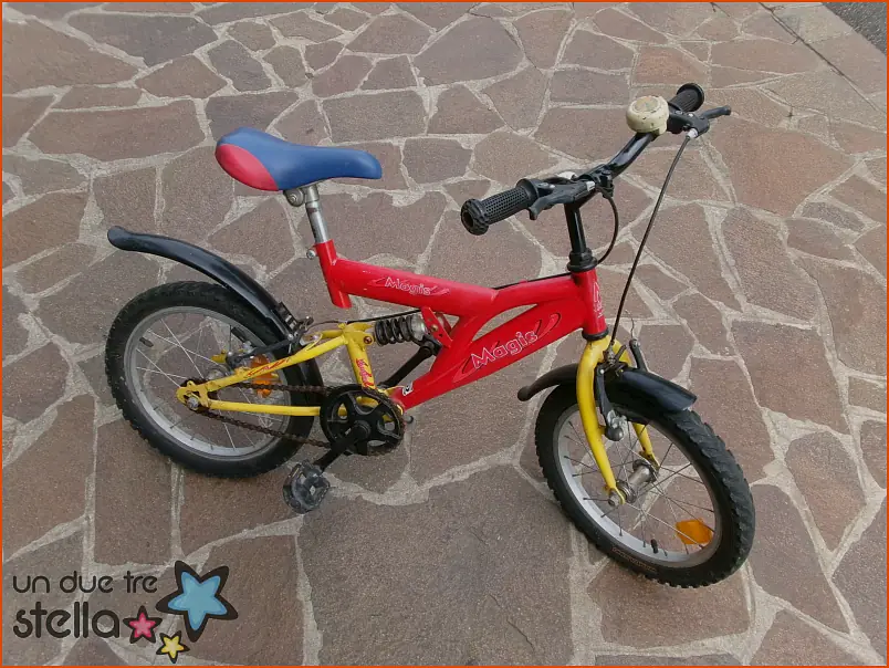 6646/24 - 16 bicicletta rosso gialla ammortizzata MAGIS