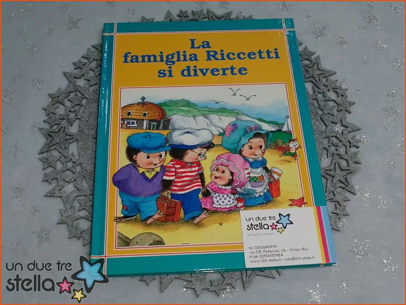 13640/24 - Libro LA FAMIGLIA RICCETTI SI DIVERTE ed.1990 VINTAGE