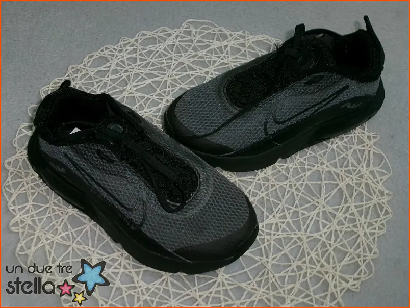 10218/24 - 31.5 ginnastica nere NIKE AIR MAX 2090